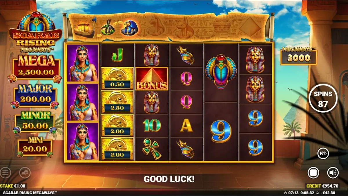 Interface do slot Scarab Rising Megaways com temática egípcia